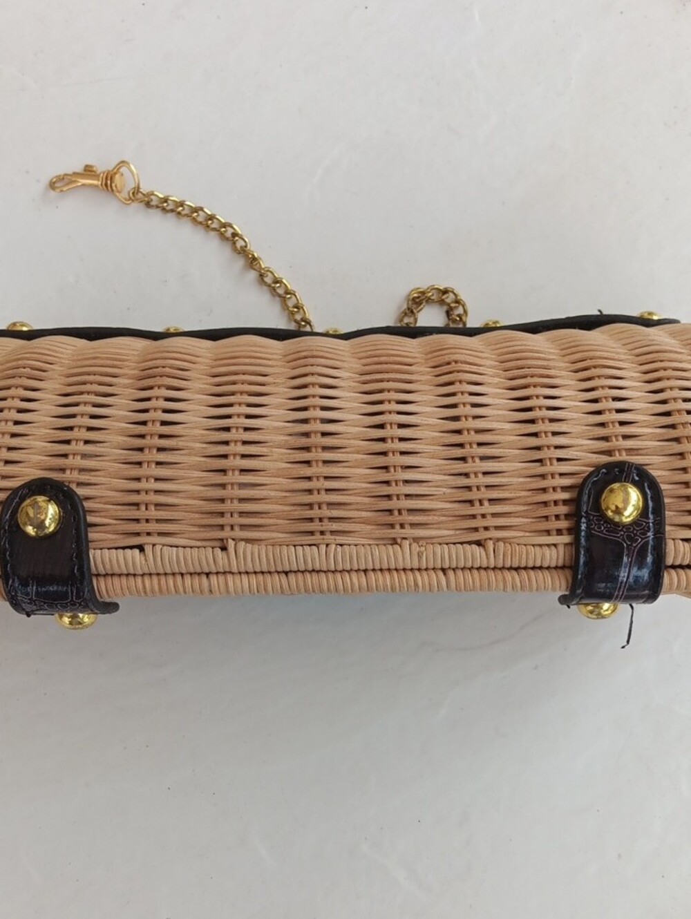 Source Unknown Woven Straw Bag with Dark Brown Trim And Gold Chain.Vintage - Picture 5 of 7